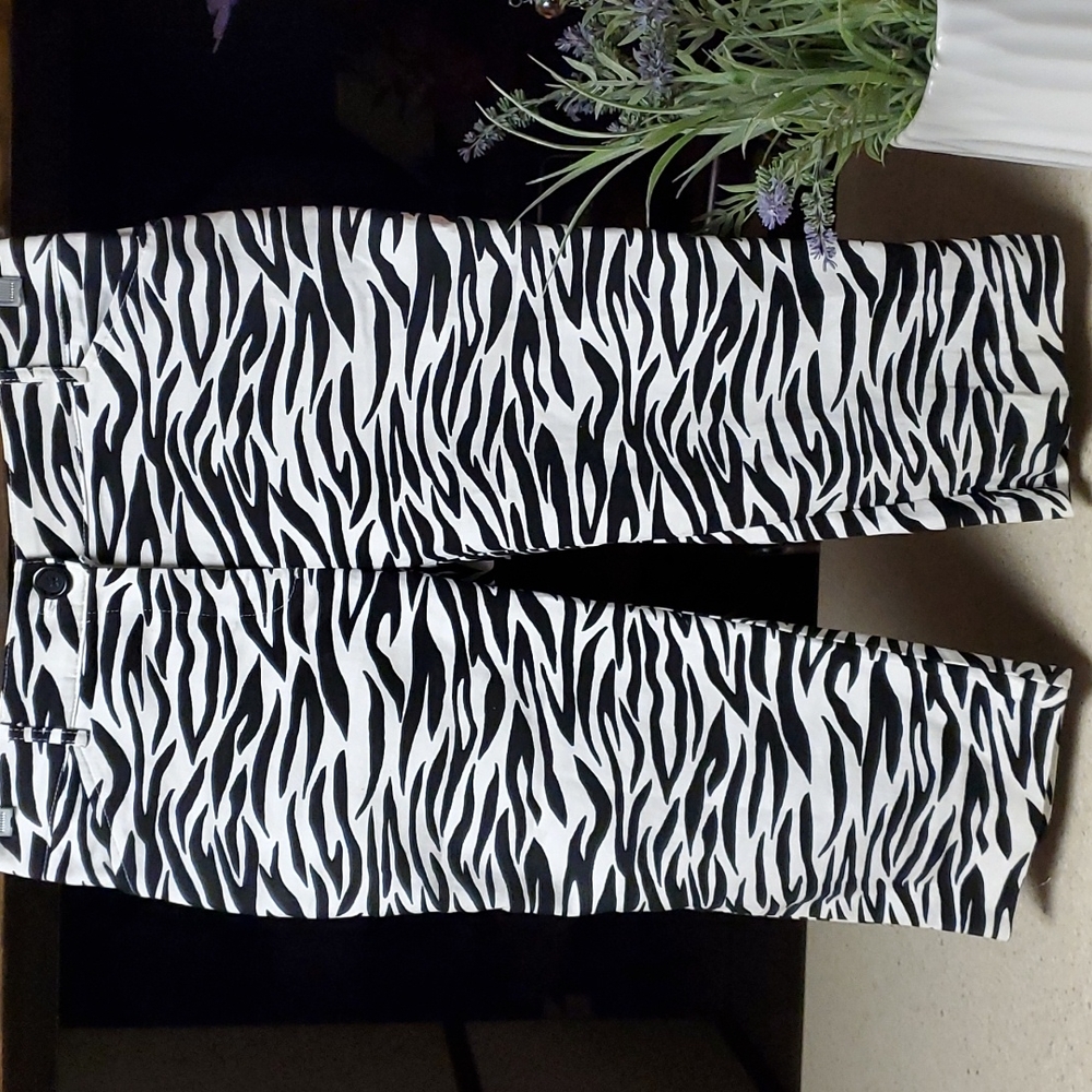 COUNTERPARTS Animal print capri pant 6P